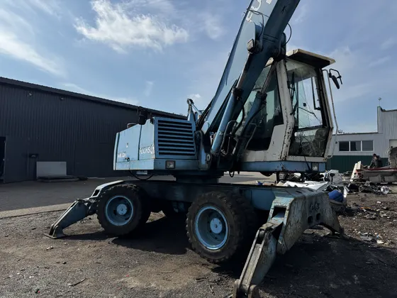 FUCHS MHL320 kabina ir važiuoklė