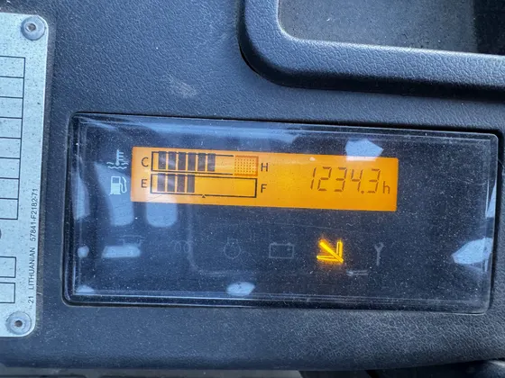 Toyota autokrautuvo 1234 motovalandų skaitiklis